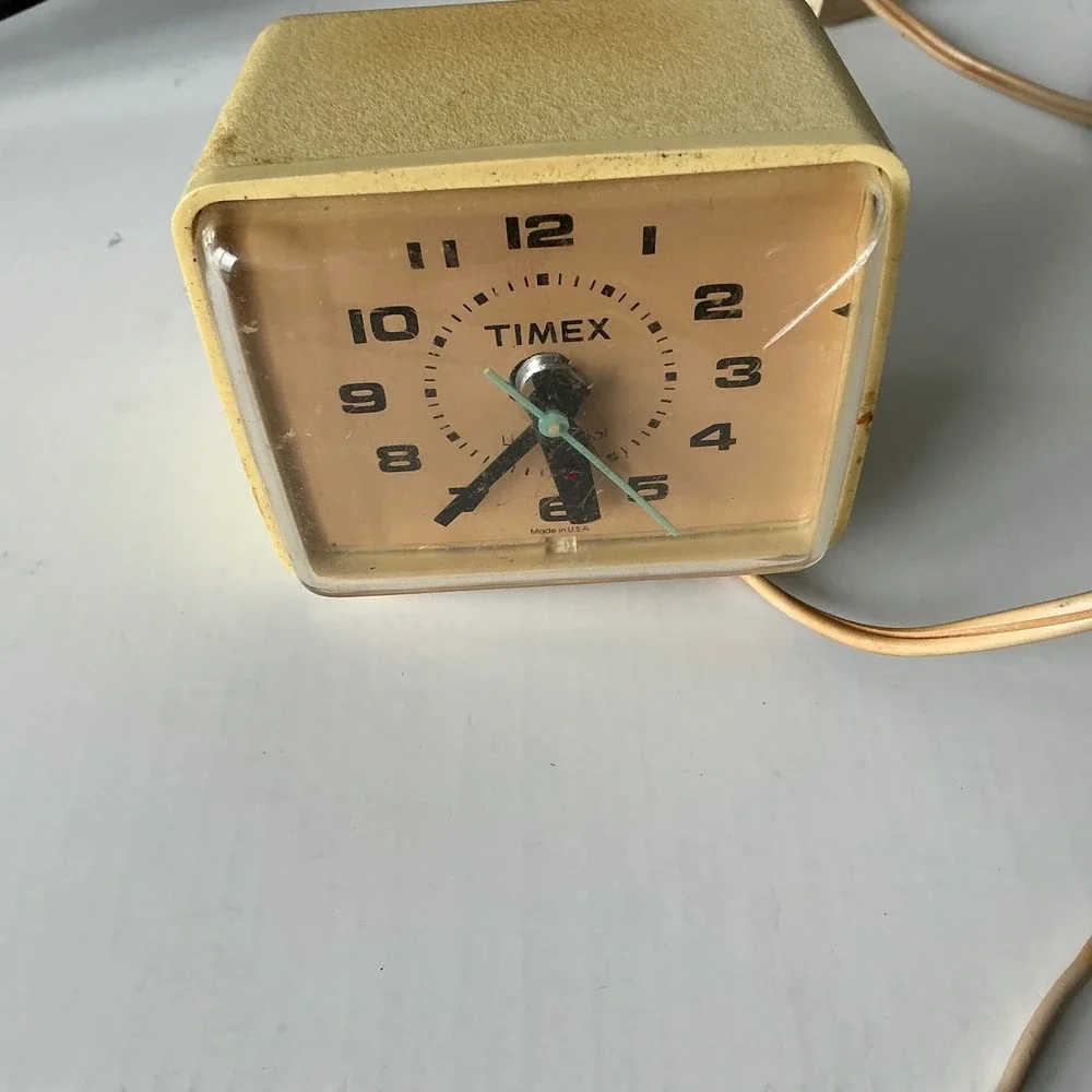 Timex Vintage Electric Alarm Clock Light Dial 7372-3A Cream Made in USA WORKS